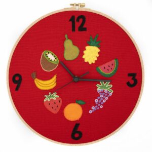 שעון פירות רקום על רקע אדום